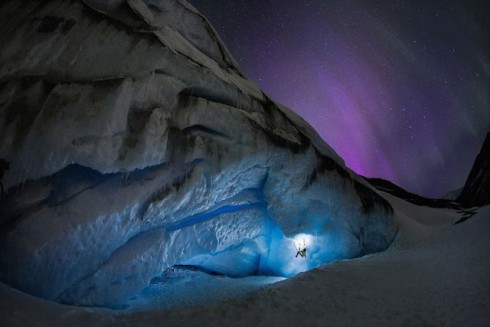 Glacier-Illuminated-by-The-Northern-Lights-5